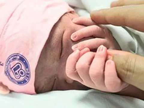 Ba nhóm phụ nữ sinh con được đề xuất nhận hỗ trợ từ 2 triệu đồng