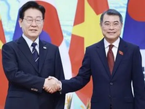 Thủ tướng Lê Minh Hưng hội kiến Tổng thống Hàn Quốc Lee Jae Myung
