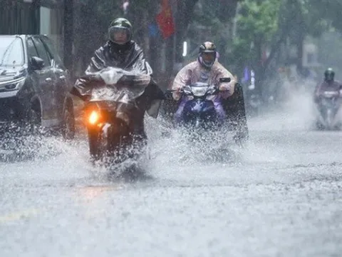 Không khí lạnh dồn dập tràn xuống, miền Bắc giảm nhiệt sâu, mưa dông kèm lốc sét