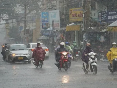 Mây dông lan rộng, cảnh báo lốc sét, mưa đá ở Hà Nội trong tối nay (24/4)