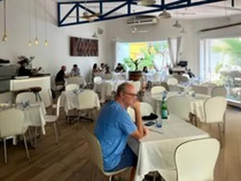 Vì sao giá nguyên liệu đã "hạ nhiệt" nhưng hàng quán vẫn giữ giá bán?