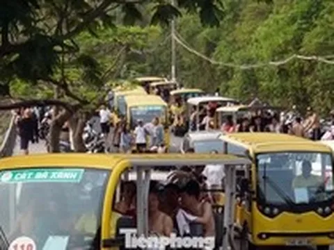 Cấm xe ra bãi tắm đẹp nhất Cát Bà