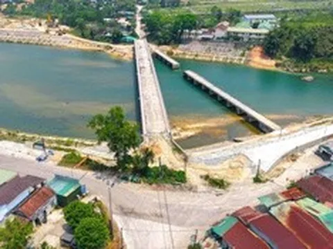 Cầu xây xong đã lâu nhưng vẫn... "đứng chờ" đường dẫn
