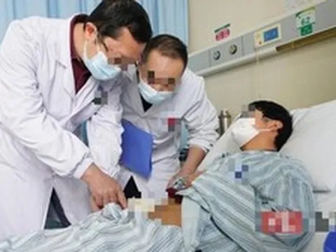 Nam thanh niên 18 tuổi đã “nhận án” ung thư đại trực tràng, bác sĩ tức giận: “Thấy 2 thứ đó sao không đi khám?”