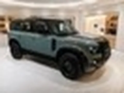 Cận cảnh Defender Trophy Edition đầu tiên tại Việt Nam: Giá gần 7,5 tỷ, nhiều trang bị off-road ‘tận răng’ phục vụ đi đua