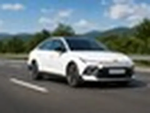 Xem trước Hyundai Elantra 2027: Thay đổi lớn từ trong ra ngoài, thêm động cơ hybrid cạnh tranh Camry