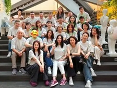 Soi ảnh mới của Triệu Vy: Lộ người từng thầm thương cô nhiều năm, HỌC VẤN đáng nể bất chấp ồn ào