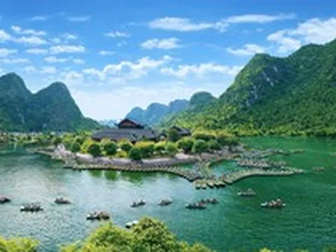 Kỳ nghỉ 30/4 - 1/5 hé lộ: Loạt điểm nóng Phú Quốc, Tràng An,Sơn Trà… cùng lúc hút khách, chuyện gì đang xảy ra?