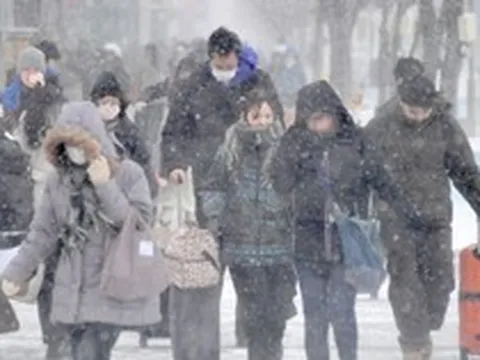 Lần đầu tiên sau 21 năm, "tuyết tháng Năm" xuất hiện ở Nhật Bản, có nơi phủ dày 2 cm