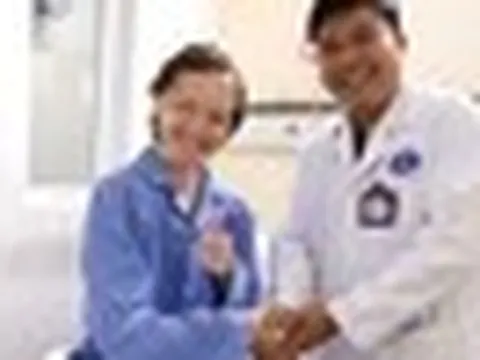 Bệnh nhân người Nga tự đi lại sau mổ u não 7 ngày