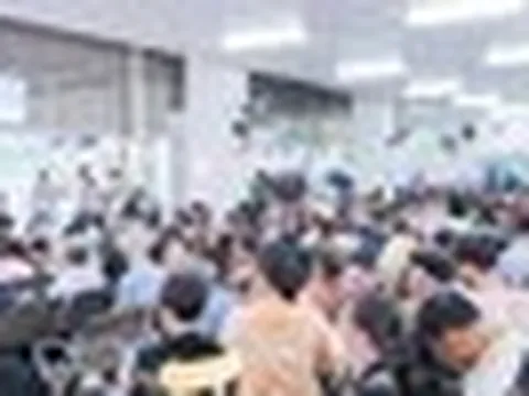 Lượng người bệnh đến Bệnh viện Chợ Rẫy cao chưa từng có
