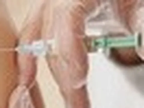 Bùng nổ thông tin về vắc-xin, người dân bị “ngộp”