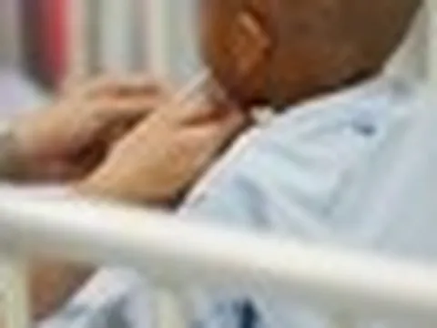 Thông tin mới vụ bé 2 tuổi bị bạo hành ở TP.HCM: Bà nội, bà ngoại và dì đều từ chối nhận nuôi, mẹ ruột của bé đang mang thai