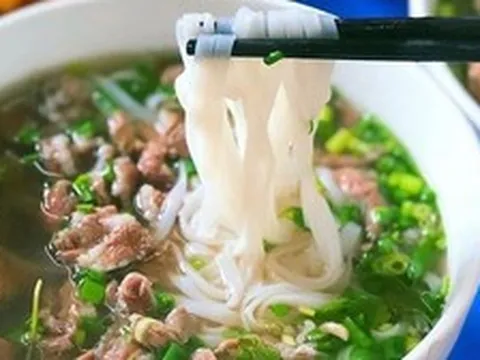 Ăn phở kiểu này, đừng trách vì sao mỡ máu và huyết áp cao