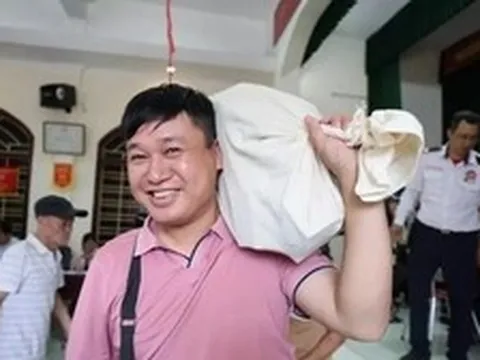 Nỗi lòng nhiều người dân sau cảnh nhận hàng bao tải tiền đền bù dự án