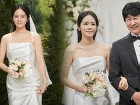 Han Ga In diện lại váy cưới sau 21 năm: Đích thị là nữ thần rồi!