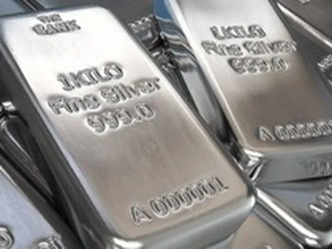 Giá bạc vượt 80 USD/ounce nói lên điều gì?