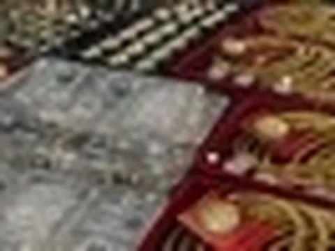 Giá vàng giảm mạnh, bạc neo cao