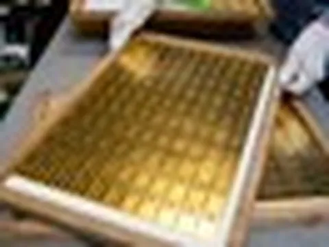 Vàng SJC "mất lái" trong 48 giờ, bạc thỏi bất ngờ phi mã