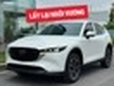 Mazda CX-5 đòi lại 'ngôi vương' từ tay VinFast VF 7, cuộc đua SUV hạng C căng thẳng đến từng chiếc xe