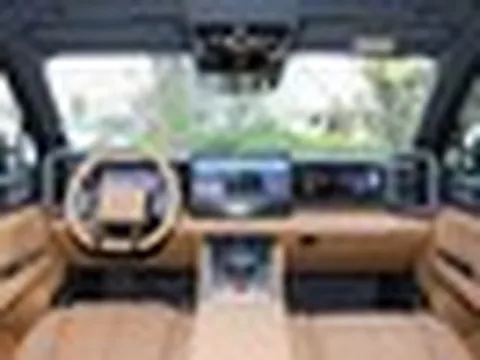BYD ra mắt xe điện mới: Sạc 9 phút đầy pin, với khả năng chạy bằng 3 bánh