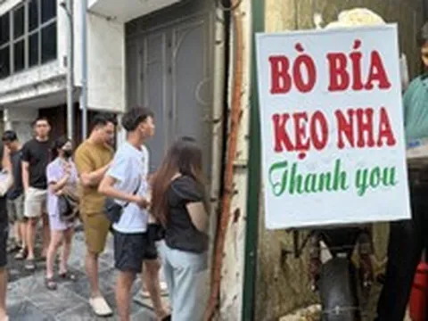 Bí ẩn quán bò bía bán chạy nhất Việt Nam: Anh chủ lên đời mặt bằng riêng, khách xếp hàng chục mét bán sạch sau 3 tiếng