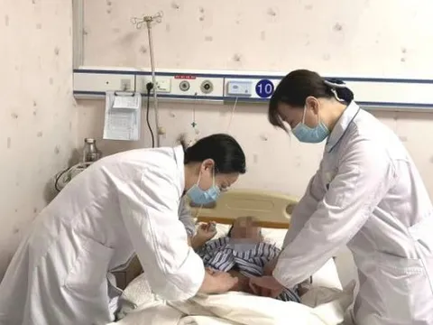 Bé trai 12 tuổi mắc ung thư đại trực tràng giai đoạn cuối, bác sĩ chỉ rõ thói quen "cực độc"