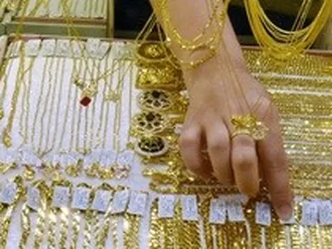 Tối 15-5, giá vàng lẫn bạc đều "lao dốc không phanh"