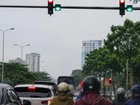 Đèn xanh bất ngờ chuyển đỏ khi đang đi có bị phạt nguội: Cục CSGT chỉ rõ, hàng triệu người dân cần chú ý ngay!