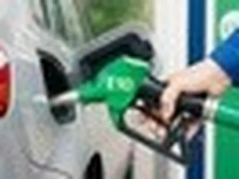 Xe đang đổ RON95, chuyển sang xăng E10 cần lưu ý điều gì?