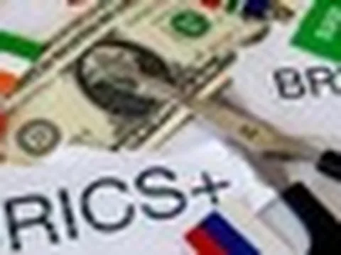 BRICS tăng tốc phi đô la hoá, xây dựng hệ thống tài chính phá thế độc tôn của phương Tây, lung lay vị thế SWIFT, IMF, World Bank