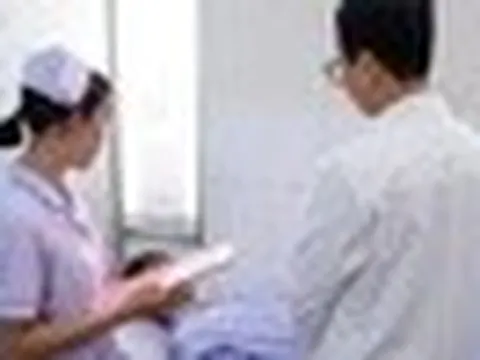 Nhiều nam giới mắc chứng "trên bảo dưới không nghe" săn tìm thuốc trên mạng