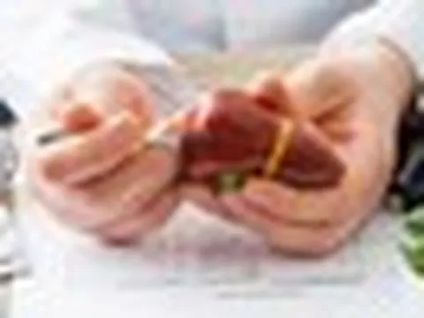 Tổn thương gan vì uống hà thủ ô, mè đen trị rụng tóc theo cách nhiều người đang làm