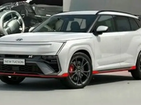 Hyundai Tucson 2027 lộ nội thất: Vô lăng 4 chấu mới, màn 17 inch chiếm trọn táp-lô, dễ có một tính năng chỉ có trên xe Aston Martin