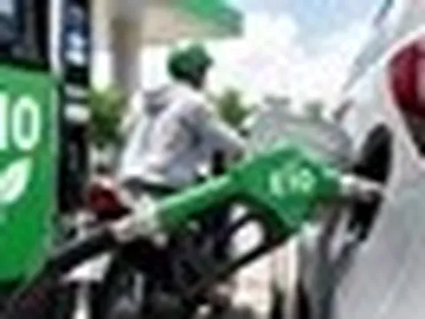 Vì sao giá xăng sinh học E10 rẻ hơn xăng khoáng?