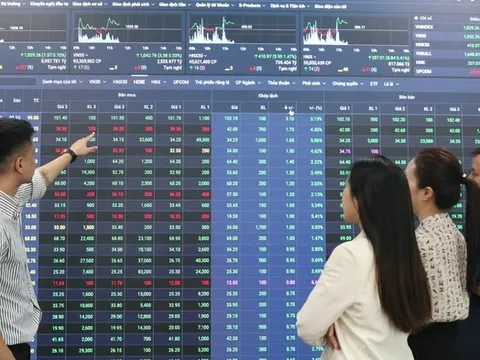 Chứng khoán rung lắc mạnh, VN-Index đối mặt nguy cơ lùi về mốc 1.800 điểm