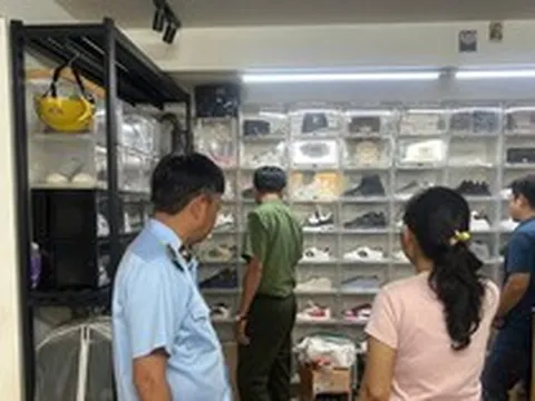 TPHCM: Phát hiện cửa hàng bán giày thể thao giả, trị giá hơn nửa tỉ đồng
