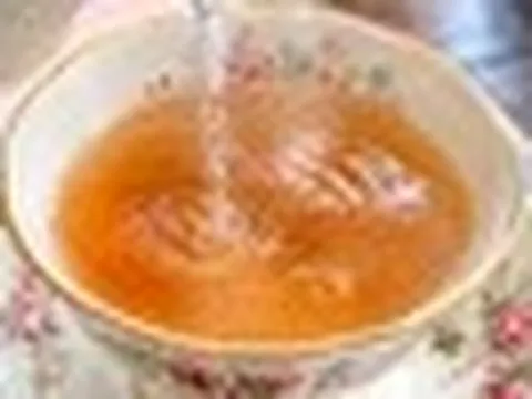 Không phải chanh! Uống nước ấm với 1 thìa này mỗi sáng mới "hỗ trợ" đốt mỡ, chống già, phòng ung thư