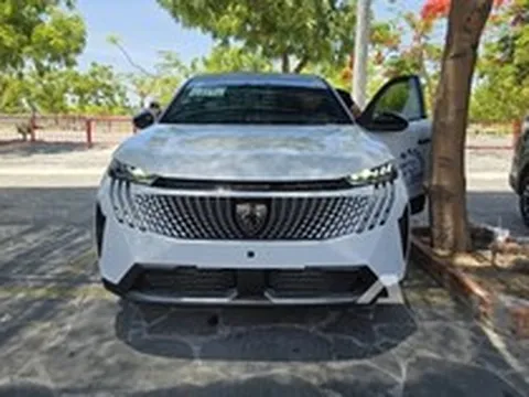 Ảnh thực tế Peugeot 3008 đời mới tại Việt Nam: Dáng coupe sành điệu, màn cong siêu dài, chờ giá để cạnh tranh CX-5, Tucson