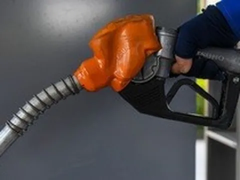 Thêm 3 doanh nghiệp đầu mối xăng dầu bị phạt 450 triệu đồng