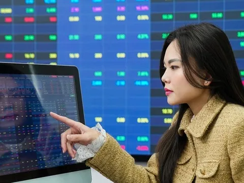VN-Index hồi phục nhưng thanh khoản thấp, ưu tiên nắm giữ hơn là mua đuổi