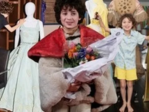 Video 30 triệu view hé lộ "thần đồng" hot nhất giới thời trang: 10 tuổi đã diễn ở Paris Fashion Week, mở brand riêng nhưng gây tranh cãi vì một lý do
