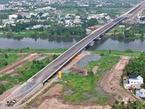 Cận cảnh cầu vượt sông Sài Gòn trước ngày về đích