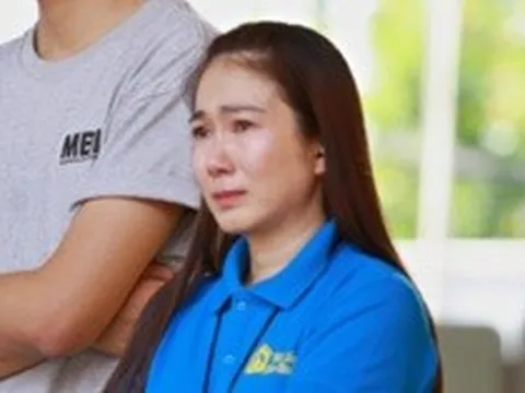 Nữ MC nổi danh bật khóc nói thẳng: "Tôi hi vọng anh suy nghĩ lại"