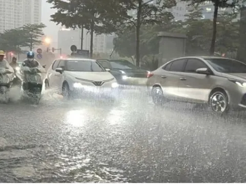 Miền Bắc đón mưa dông sầm sập trước khi bước vào đợt nóng "bùng nổ", cảnh báo thời tiết cực đoan