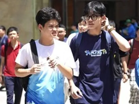 Nắng nóng gay gắt, Hà Nội cho trường chủ động đổi giờ học, hạn chế hoạt động ngoài trời