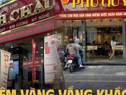 Cảnh tượng lạ trên phố Cầu Giấy ngày giá vàng 15,75 triệu/chỉ