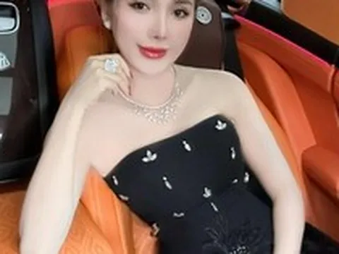 Miền Tây có 1 nhân vật chơi kim cương, đồ hiệu đổ đống: Cuộc sống hiện tại trong lâu đài 2 mặt tiền, diện tích 1.000m2