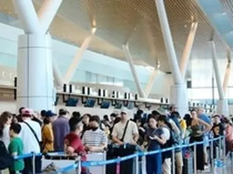 Dự báo hơn 9 triệu khách qua sân bay Tân Sơn Nhất mùa hè này