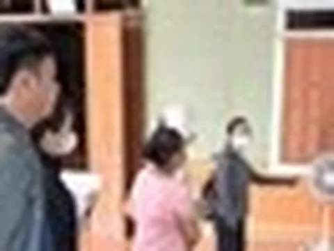 Chó nuôi phát bệnh dại, cắn 5 người hàng xóm rồi lăn ra chết
